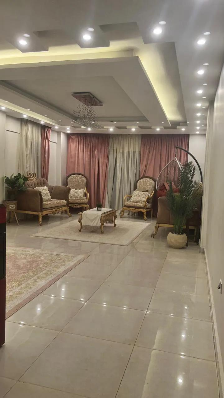 شقه للبيع اكتوبر حي ٢ مجاوره ٧. ١٦٥ متر