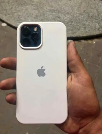 Iphone 12 pro 256 في السيدة زينب, القاهرة - 19,000 EGP