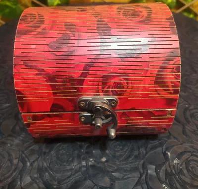 صندوق خشبى احمر في جاردن سيتي, القاهرة - 350 EGP