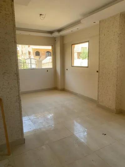 شقه بالشيخ زايد تصلح / ادارى / سكنلى مساحه 135 متر + حديقه 75 متر في الحي الحادي عشر, الشيخ زايد, الجيزة - 3,500,000 جنيه