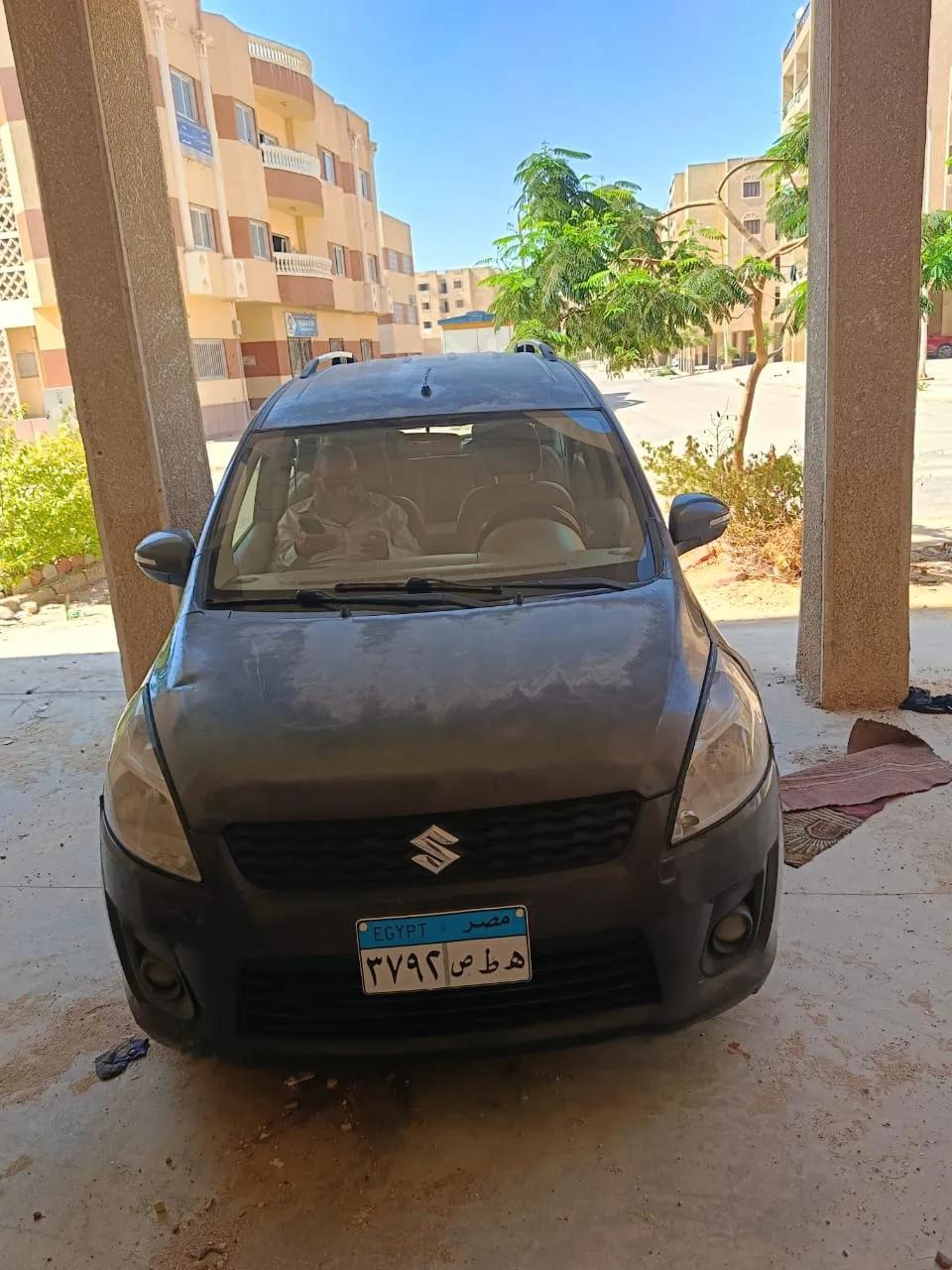 سياره ٧ راكب