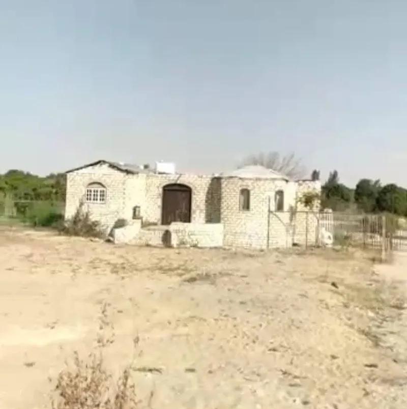 ارض زراعية وبيت سكني ومزرعة