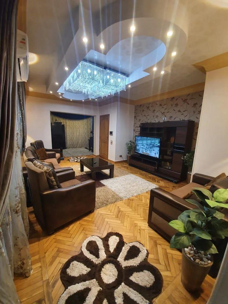 شقة لقطة للبيع مساحة ممتازة مكان متميز فرصة للبيع