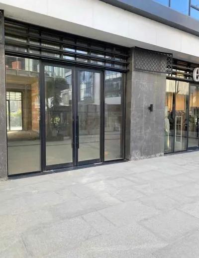 محل للبيع دور ارضي واجهه امام كمبوند سيليا طلعت مصطفي📍 في سولانا, مدينة زايد الجديدة, الشيخ زايد, الجيزة - 1,508,100 جنيه