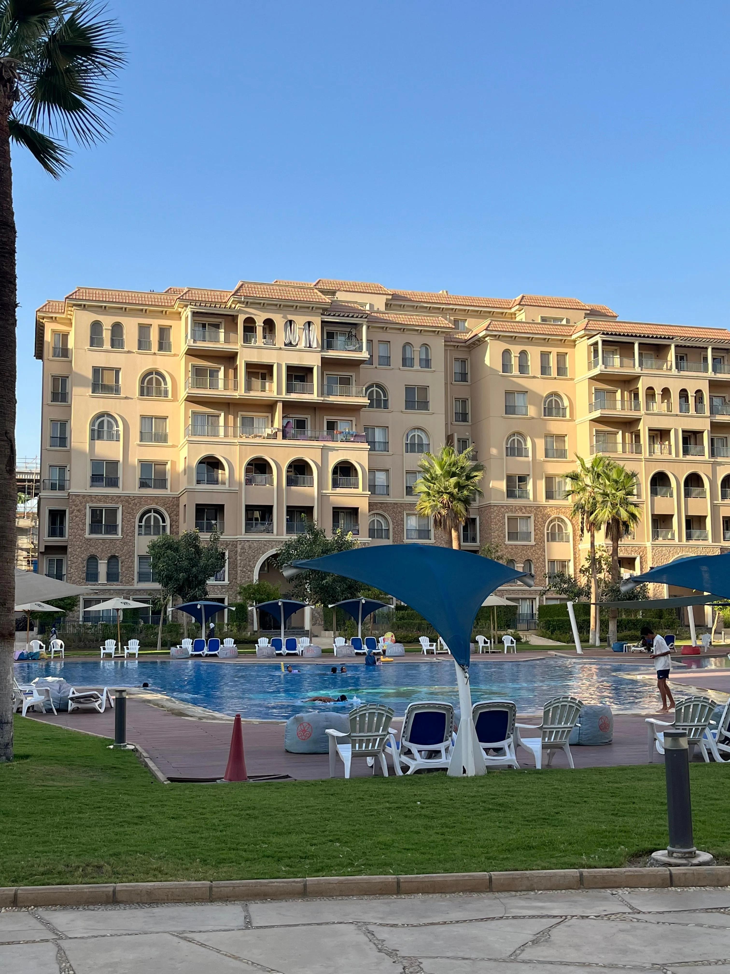 شقة متشطبة بالتكييفات ارضي بجاردن⚜️