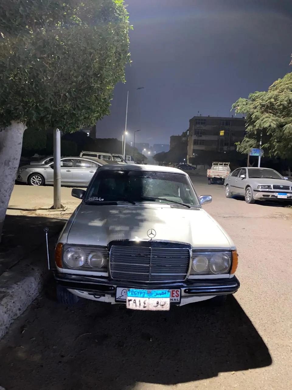 مرسيدس 200 معدلة حالة ممتازة للبيع اوتوماتيك فبريكة دوأخل