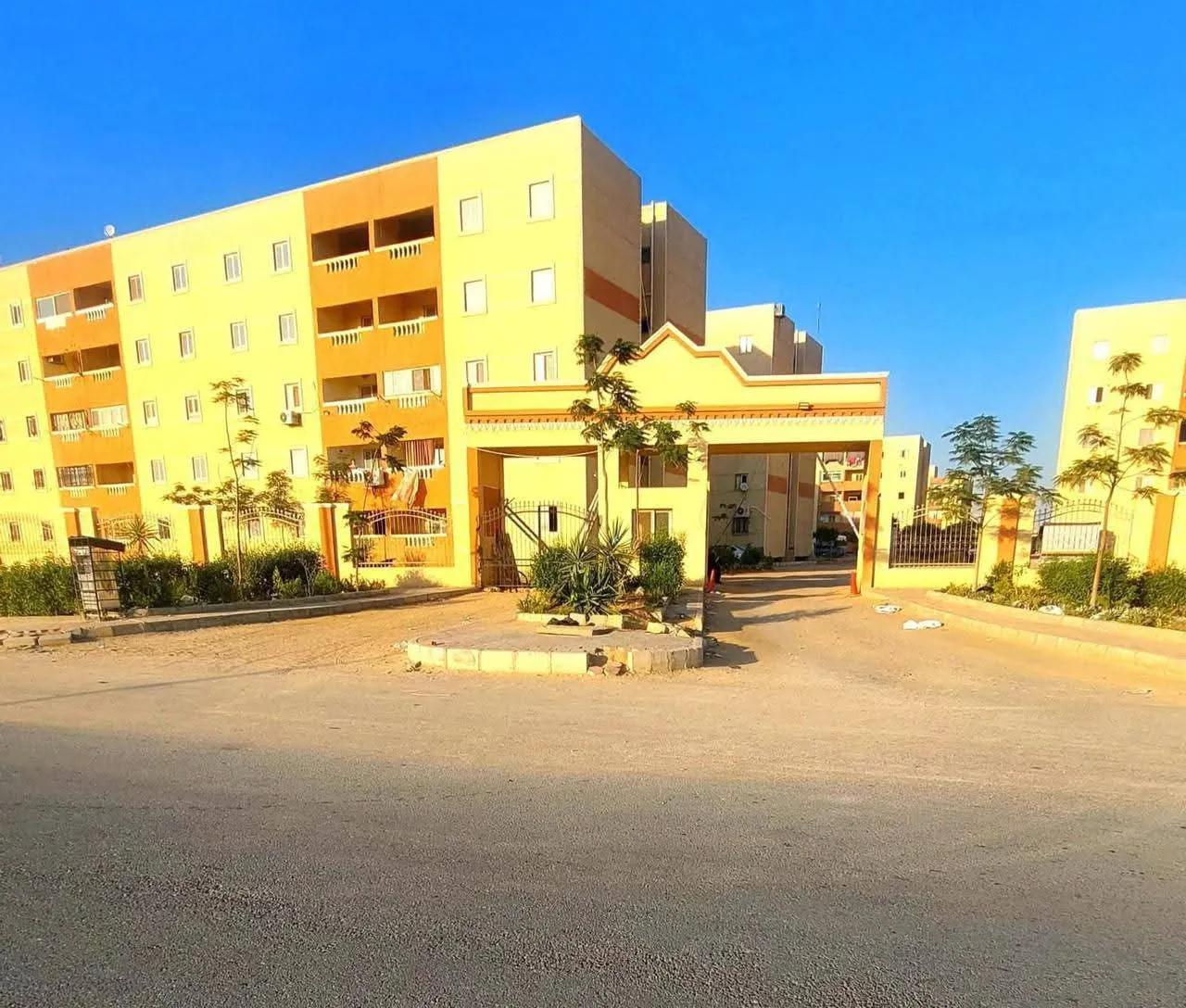 شقة دور رابع نص تشطيب