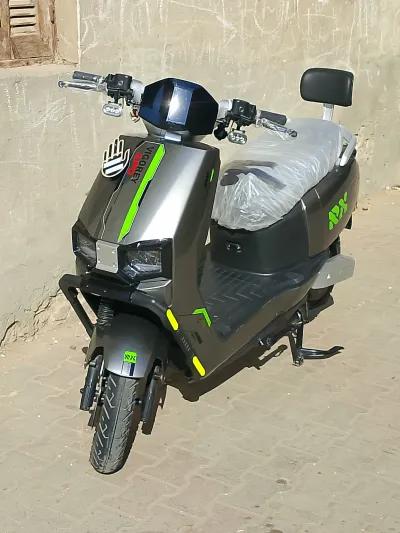 دراجات نارية سكوتر كهربائي 2025