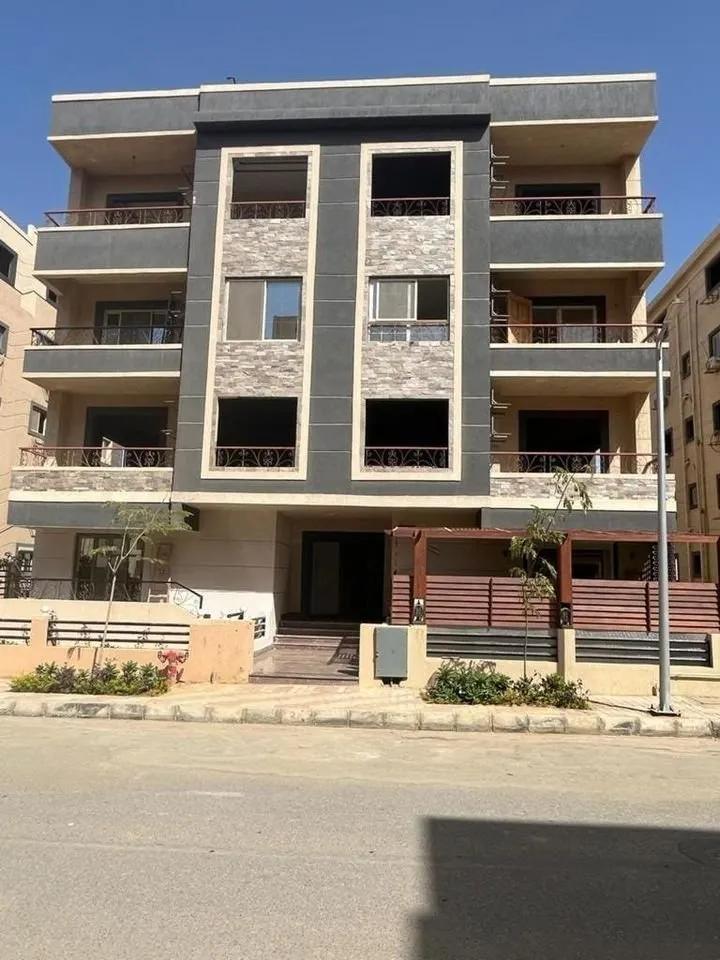 شقة للبيع استلام فوري في كمبوند بالقرب من #auc مساحة 180م