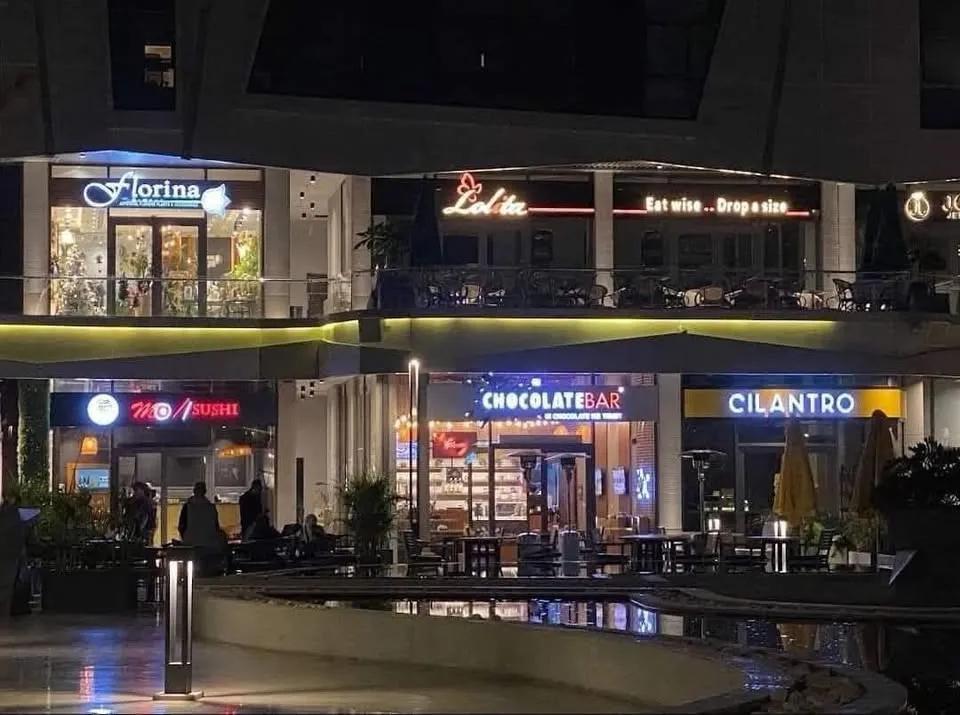 محل استلام فوري ارضي واجهة علي محور السادات متأجر بمليون 200