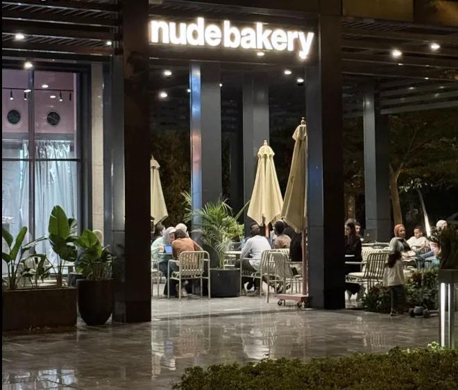 للبيع بمقدم واقساط محل استلام فوري ارضي متاجر ب370 الف شهريا