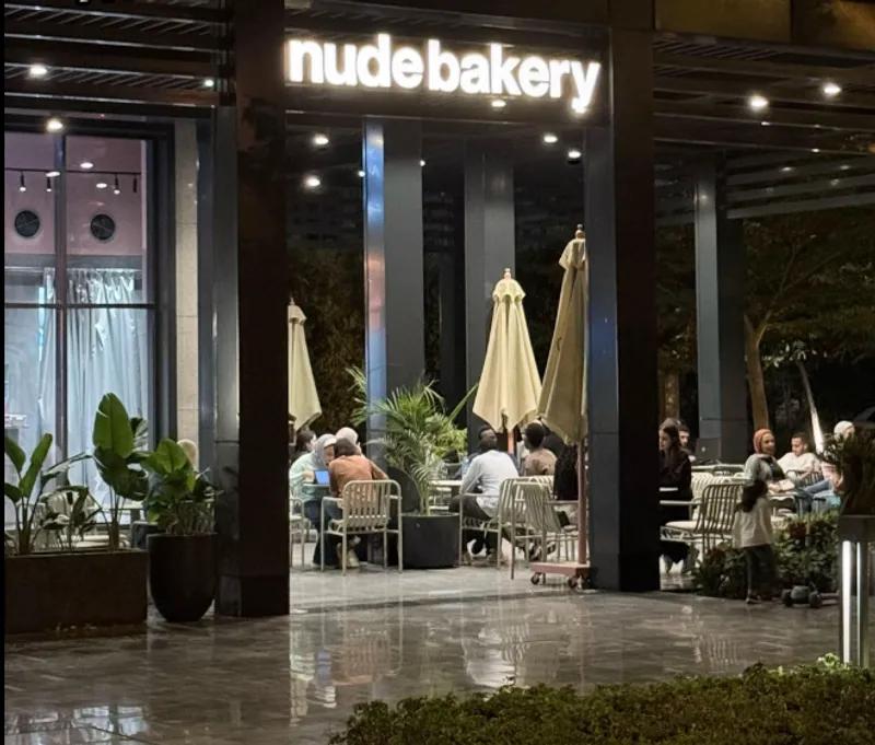 للبيع بمقدم واقساط محل استلام فوري ارضي متاجر ب370 الف شهريا