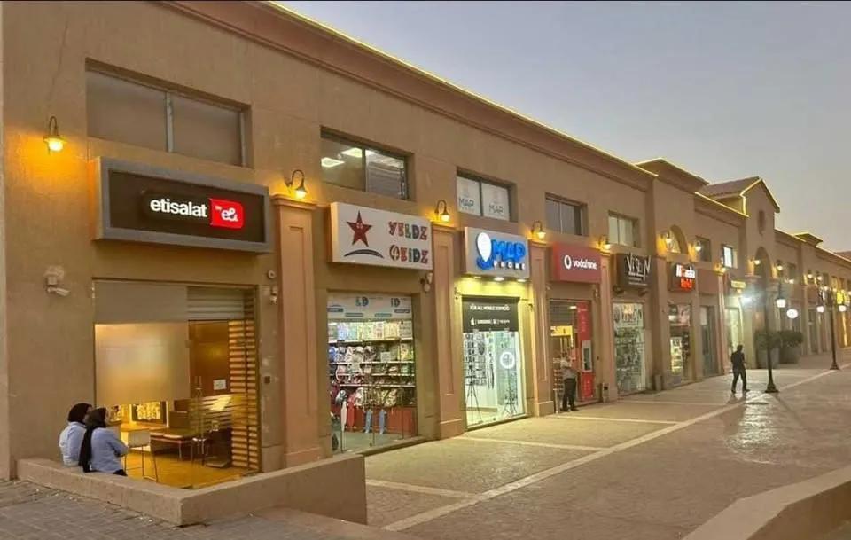 محل للبيع ارضي واجهة علي الجامعة الامريكية