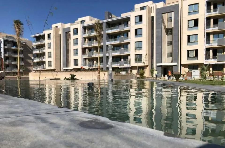 شقة للبيع استلام فوري في كمبوند ازاد بمقدم 5 مليون 800 الف