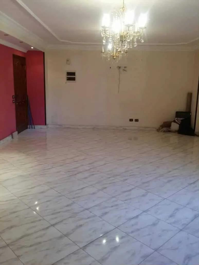 شقة للبيع ببرج سكني كبير بالجيزه