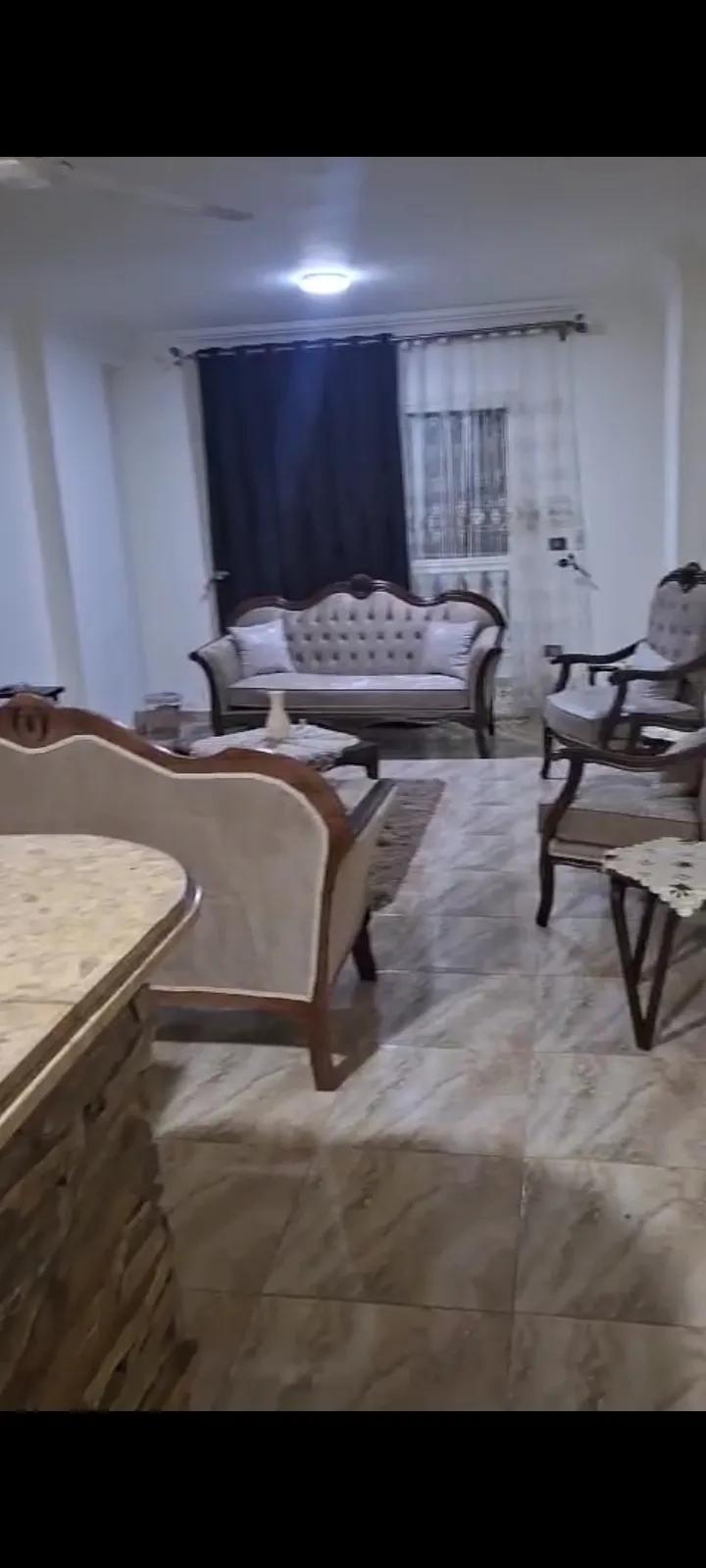 شقه في حدائق الاهرام