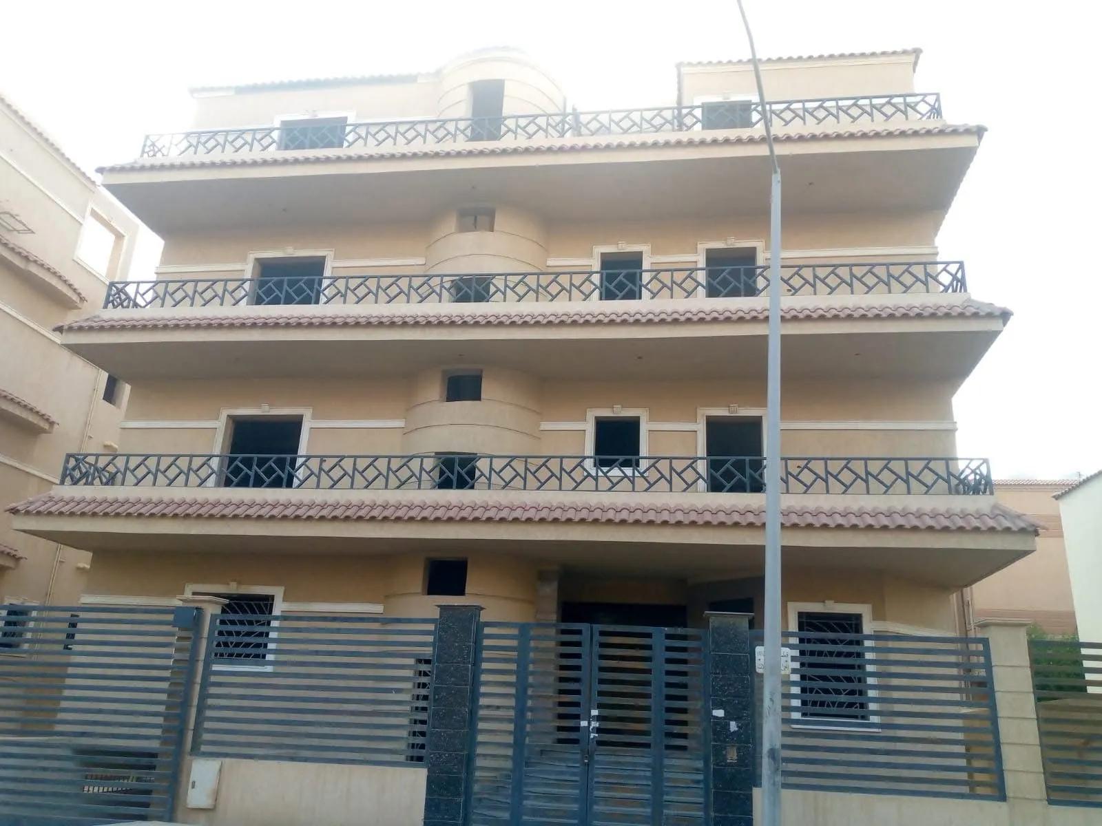 للبيع فيلا في الشروق الحي تاني غرب