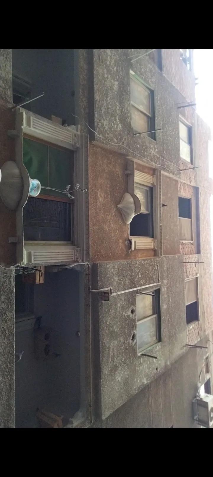 بيت بيت مكون من خمس ادوار