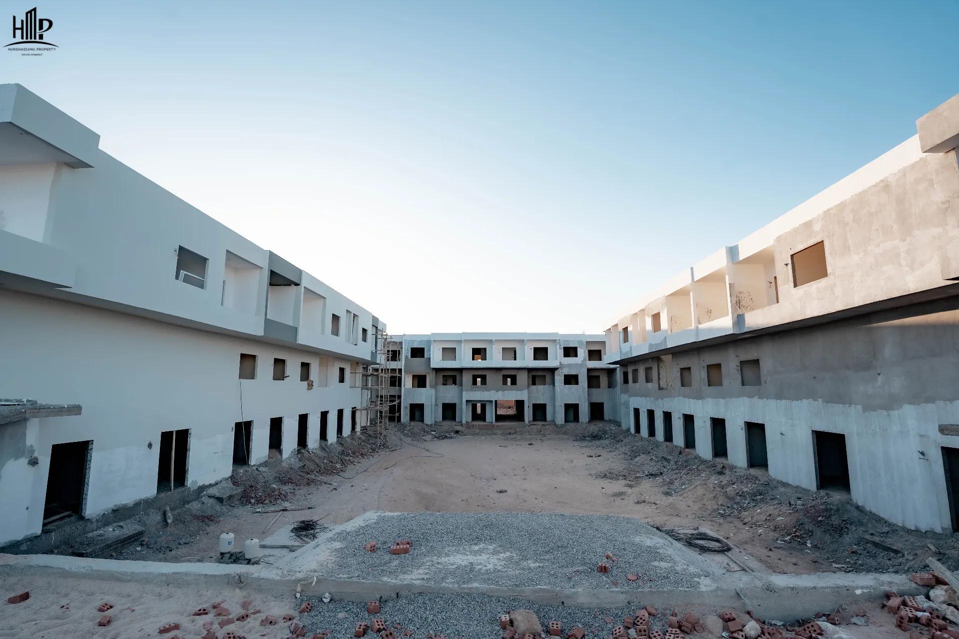 شقه فيو حمام سباحه في الغردقه مساحتها 78 متر مربع