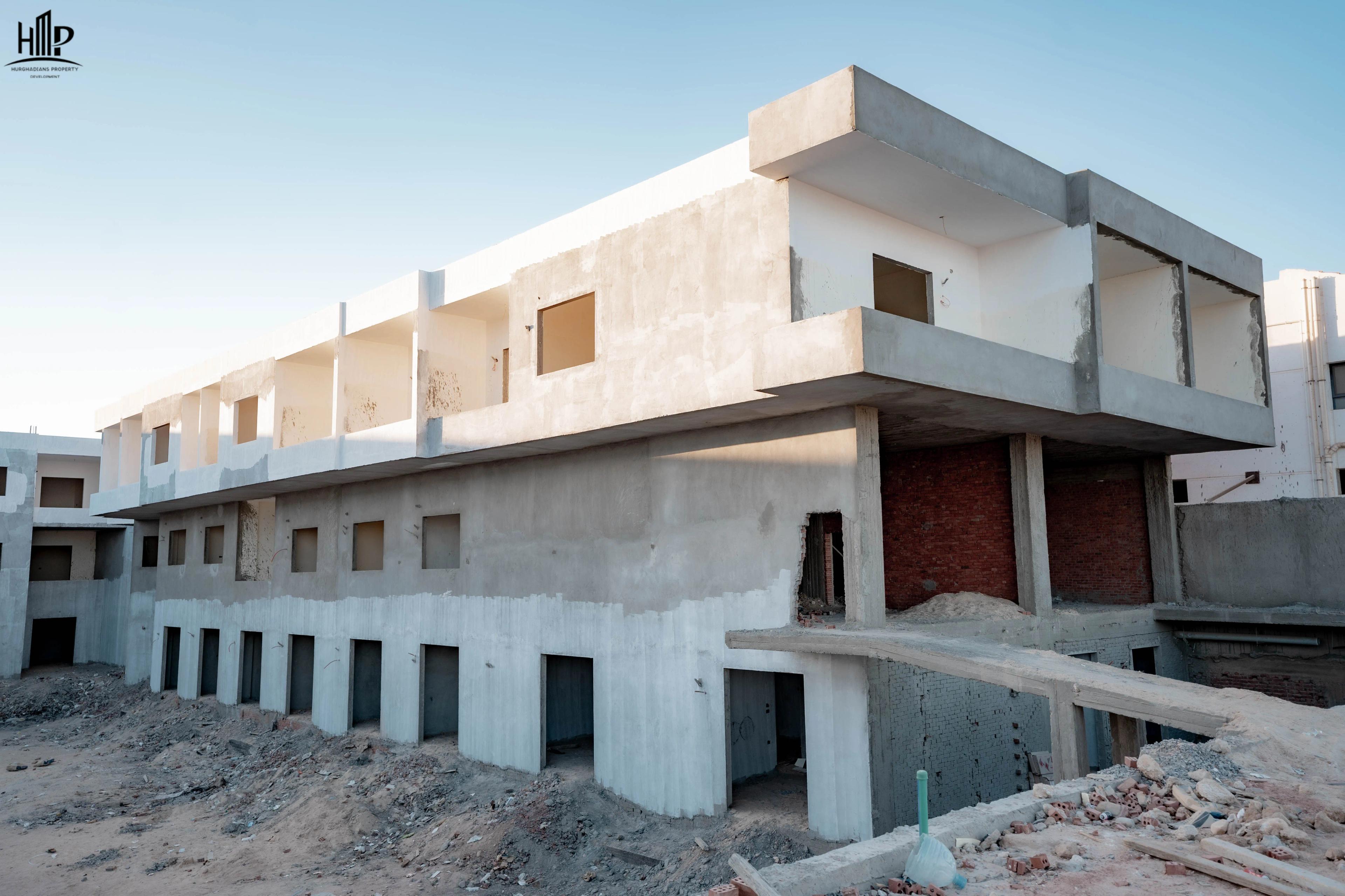 شقه للبيع غرفتين مساحتها 126 متر مربع مقدم 20% فقط