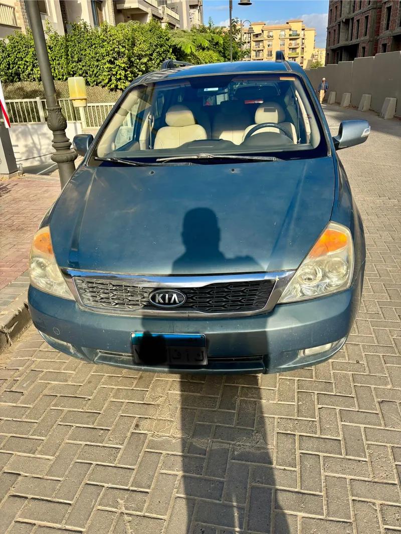 كيا كارنيفال 2008