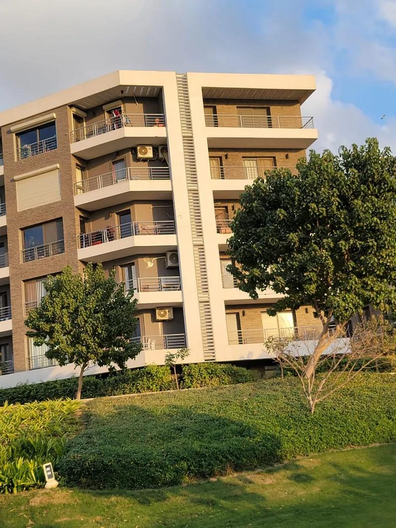 شقة للبيع في تاج سيتي