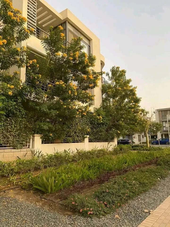 شقة 166م للبيع في كمبوند تاج سيتي بمقدم بسيط وتقسيط 8 سنين