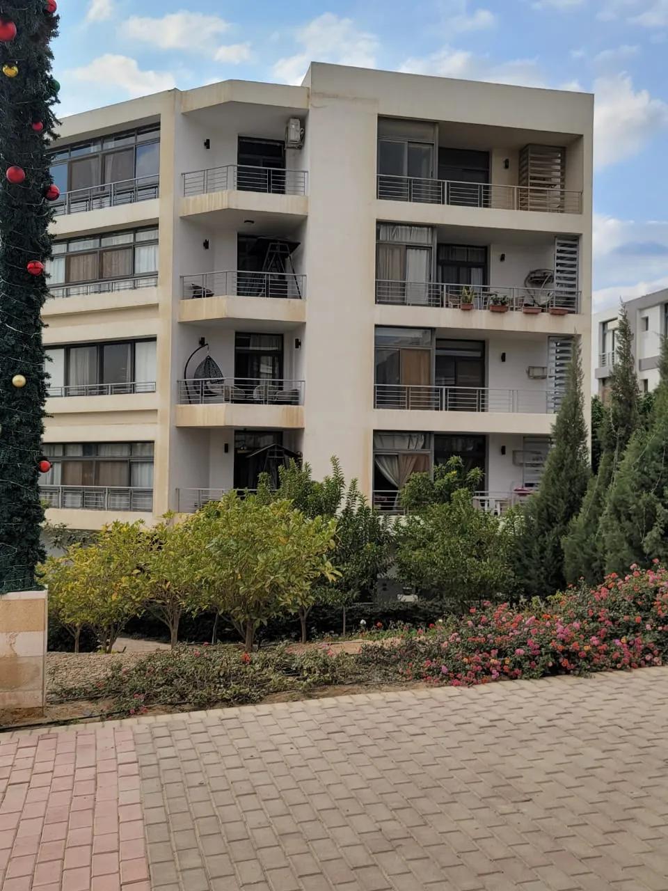 شقة للبيع 166 م في كمبوند تاج سيتي القاهرة الجديدة بتقسيط حتى 8 سنوات