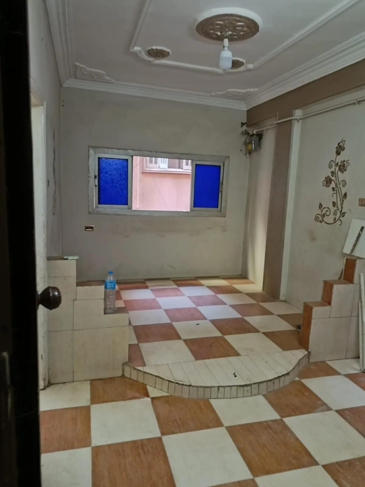 شقه نص تشطيب في افضل موقع في ام بيومي السعر مطلوب 700 الف قابل التفاوض