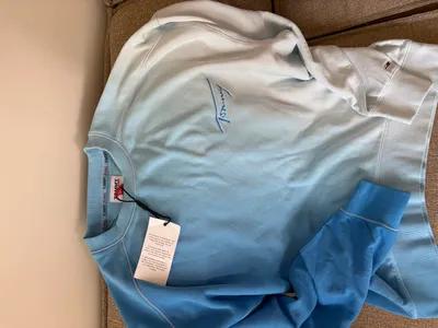 Tommy sweatshirt size large في 6 أكتوبر, الجيزة - 1,600 EGP