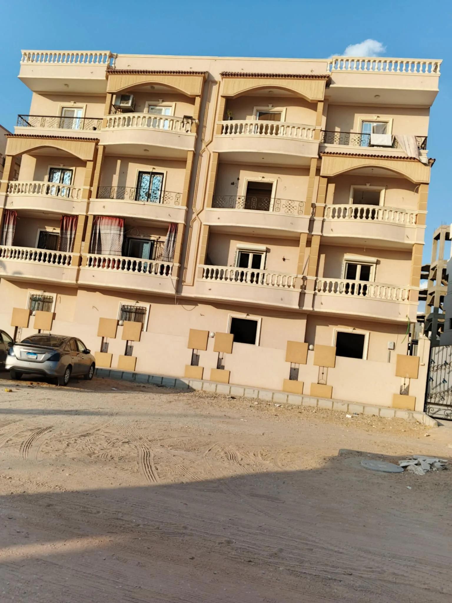 شقة بالعاشر من رمضان للبيع مجاورة 81 الحي ال13