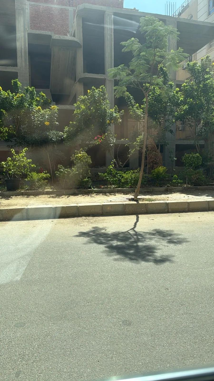 للبيع هيكل خرساني بالتجمع الخامس المستثمرين العائلي