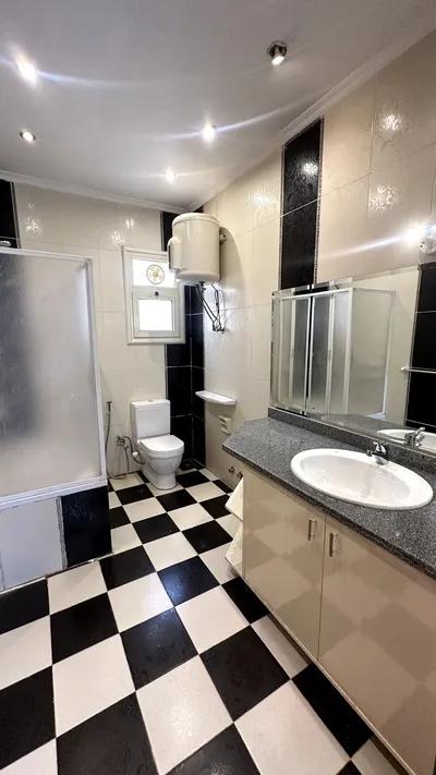 متاح للايجار فيلا في حي القصور الشيخ زايد مستقله فندقيه في الحي الثالث عشر, الشيخ زايد, الجيزة - 15,000 جنيه