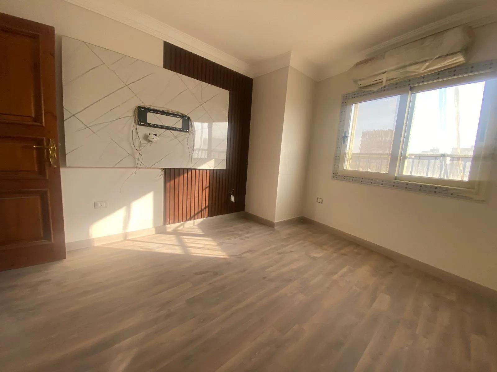 الشقة للبيع في مكرم عبيد