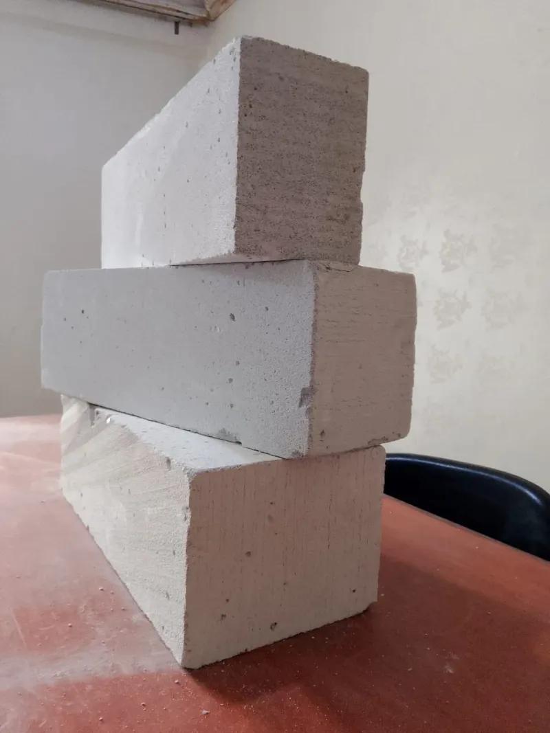 الطوب الابيض الرغوي الخفيف