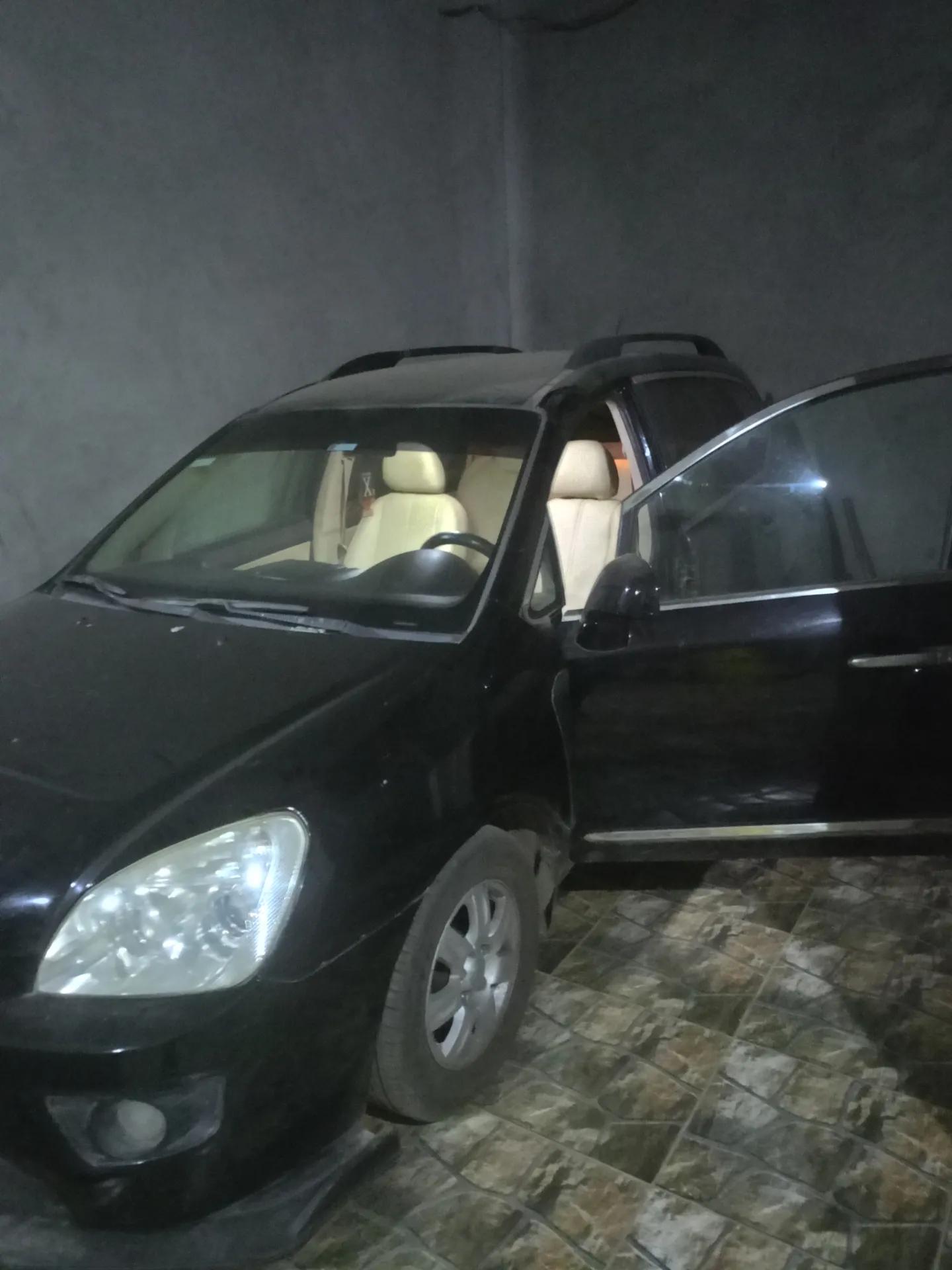 كيا كارينز موديل 2010