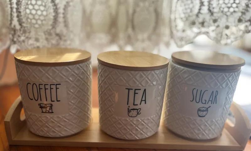 طقم برطمانات شاي - سكر - قهوة على صينية خشب في سموحة, الإسكندرية - 550 EGP