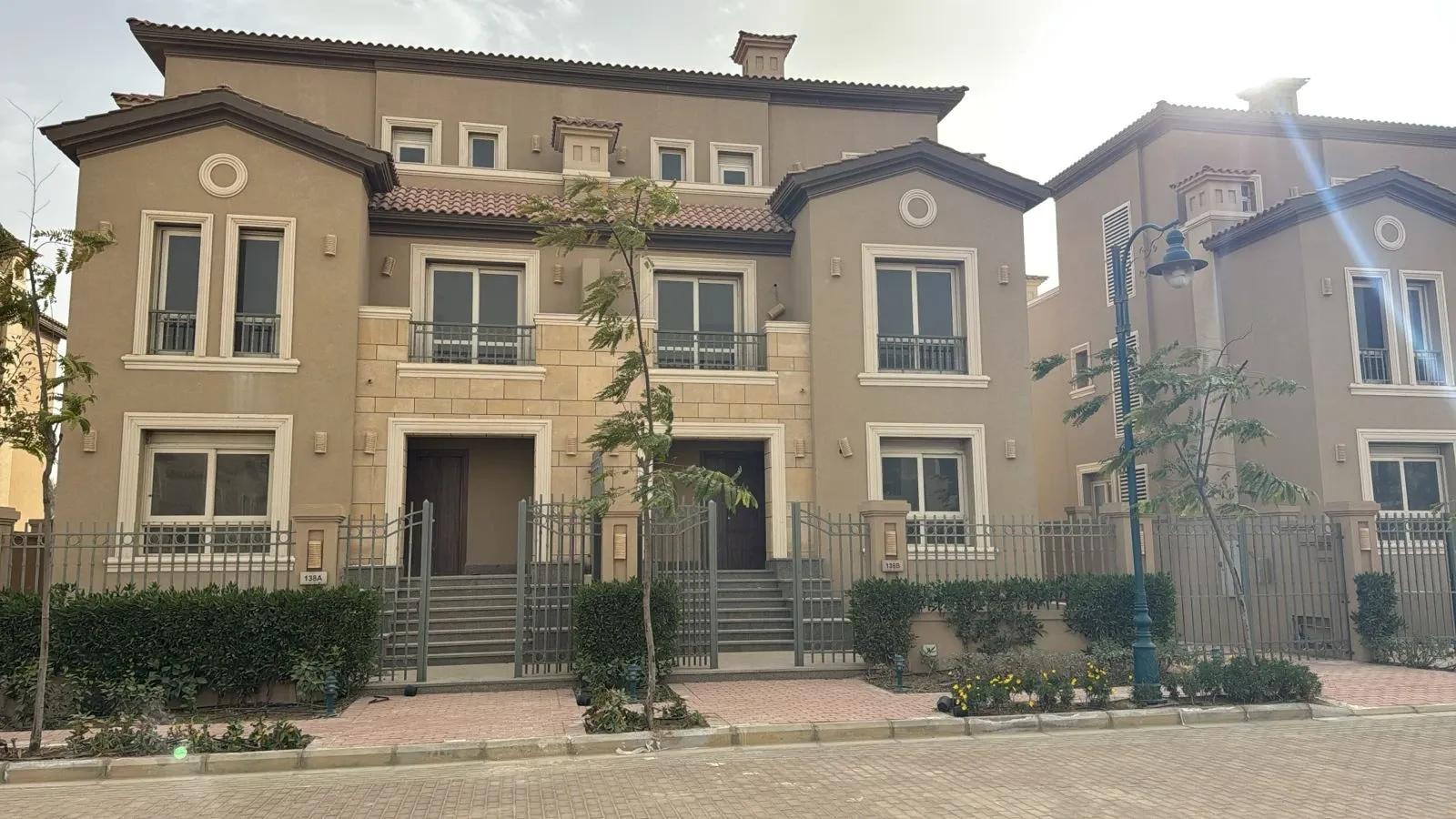 استلم فوري بمقدم 10% فقط فيلا 300م للبيع متشطبة لافيستا سيتي