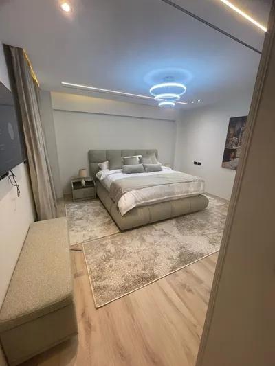 شقة استلام فوري متشطبة الترا سوبر لوكس في كمبوند امورادا التجمع الخامس في امورادا, كمبوند القاهرة الجديدة, القاهرة الجديدة, القاهرة - 6,500,000 جنيه