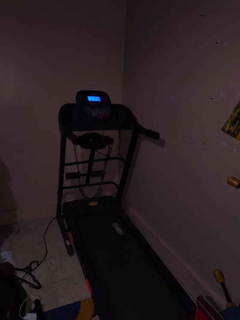 معايا مشاية جميله سريعه مش معي اوراقها في مدينة الشروق, القاهرة - 15,000 EGP