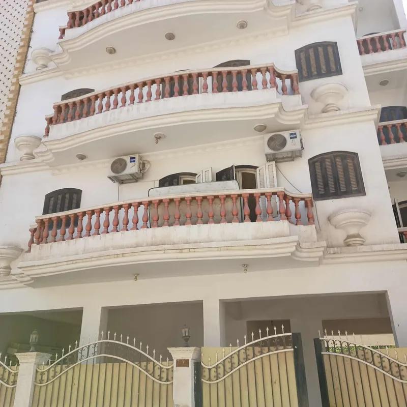 عمارة سكنية للبيع في العاشر من رمضان
