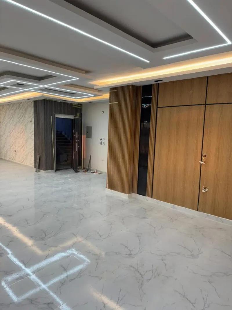 عمارة سكنية للبيع في كمبوند