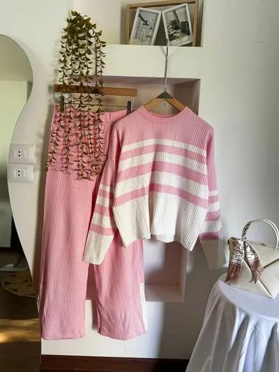 سوت عجينه مقلمه فيه منها الوان كتيرة 🩷 في الزيتون, القاهرة - 900 EGP