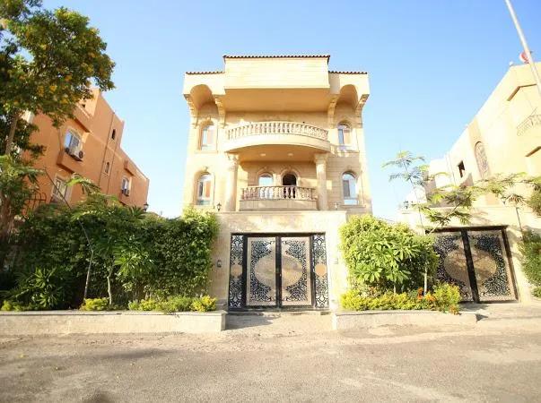 فيلا في قلب الشيخ زايد الحي التاسع