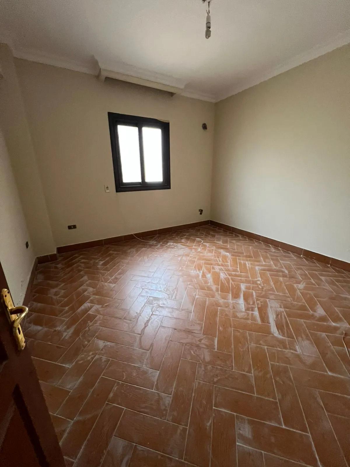 شقة ف موقع متميز بالتجمع