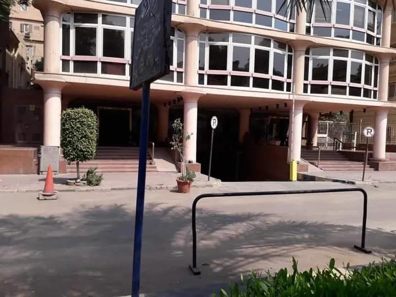 مكتب للايجار بالدقى