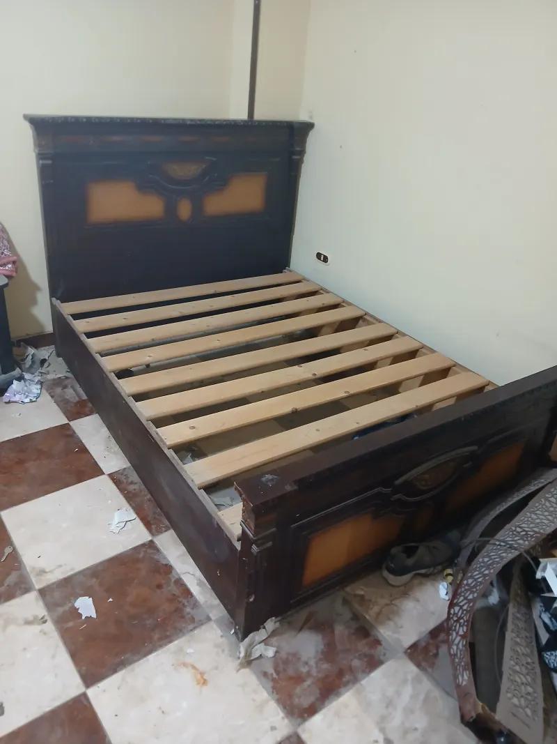 للبيع سرير متين ٢٠٥ سم * ١٥٨ سم