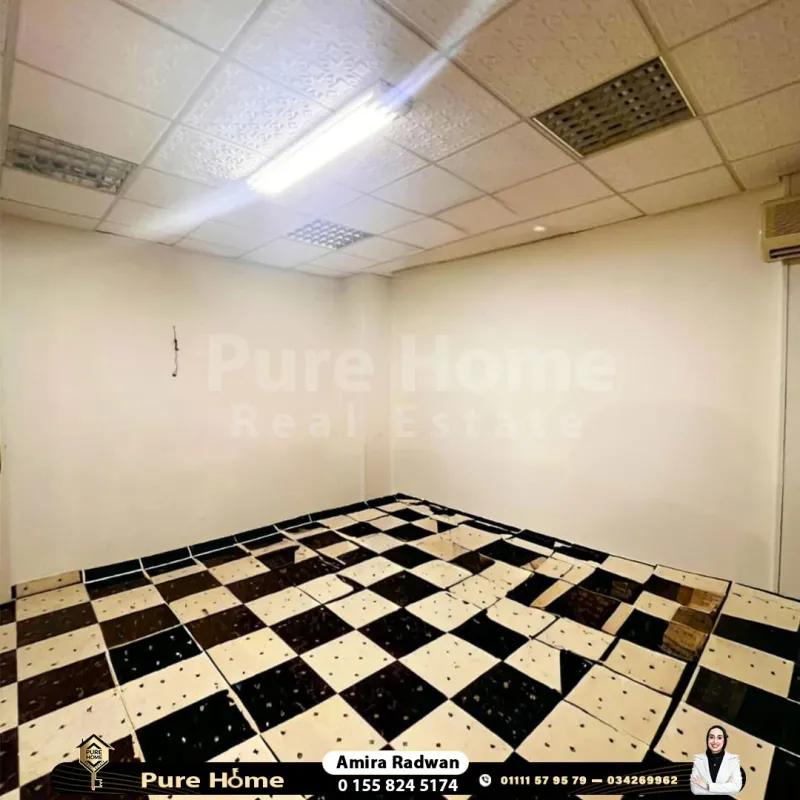 مقر اداري للبيع - السرايا - ثالث نمرة من البحر