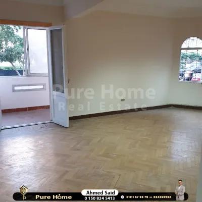 شقة للايجار ( تصلح سكني او اداري ) - زيزينيا