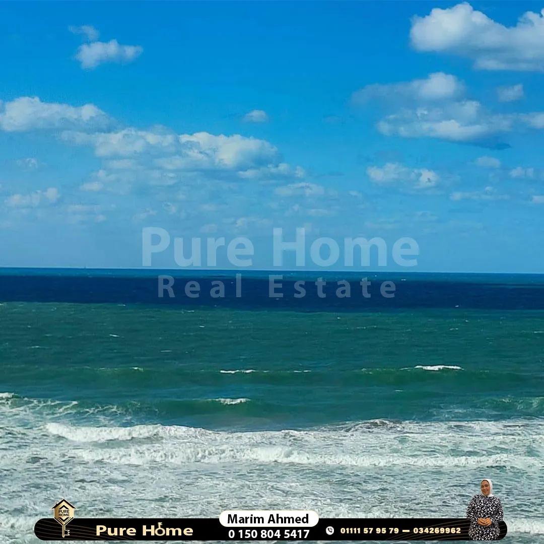 شقة للبيع – سبورتنج – على البحر مباشرة